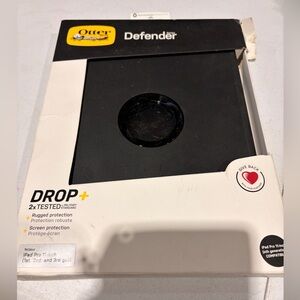 🌙 B39 OtterBox Defender Black Case for iPad Pro 11-inch